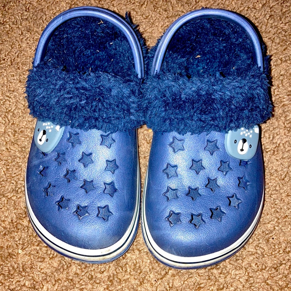 Toddler boys 9c insulated crocs